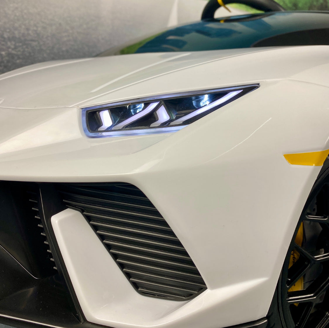 Licensed Lamborghini Huracan 12V Kids Ride on Car With Remote – WHITE