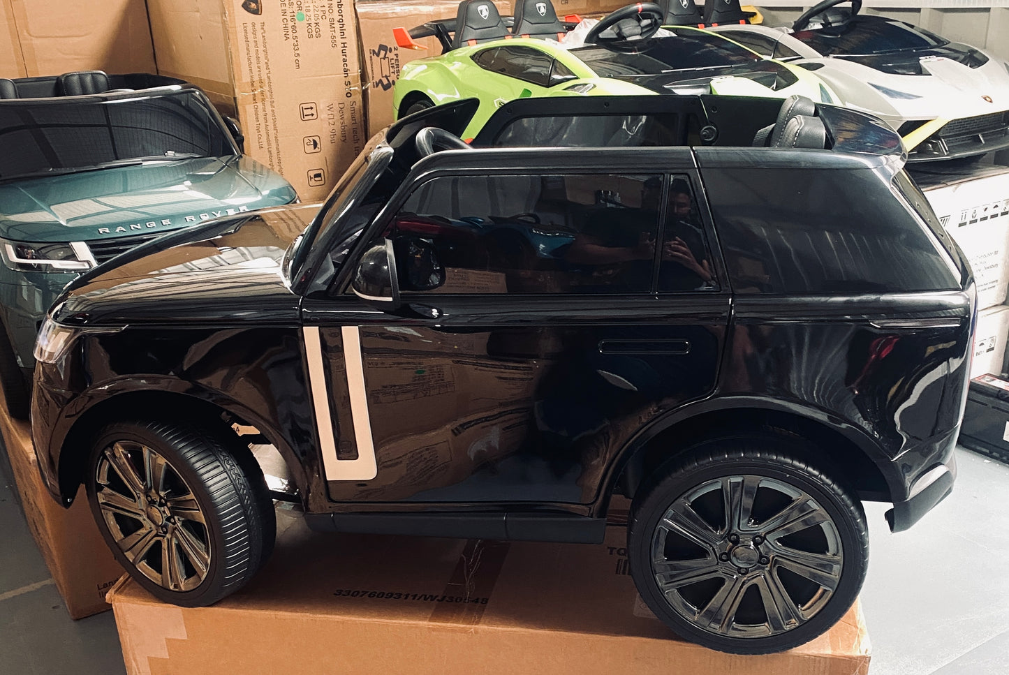 Range Rover Vogue 24v 2023 Model with MP4 touchscreen- BLACK METALLIC