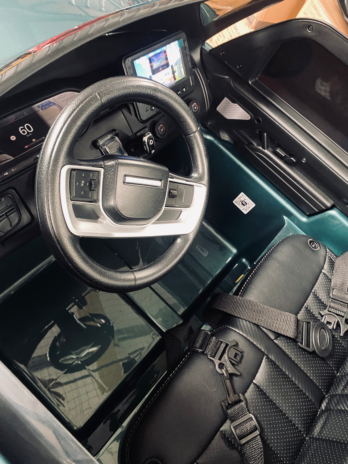 Range Rover 2023 NEW SHAPE Two Seater 24V Kids Ride on Car with Parent Remote MP4 touchscreen - Metallic Green