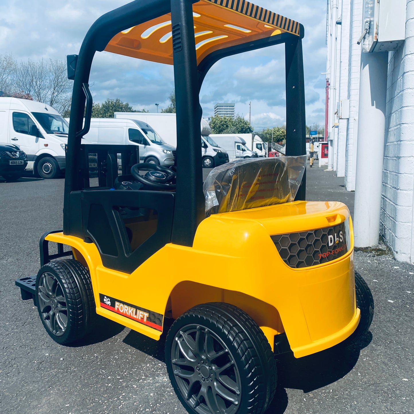 Kids Large 12v Electric Ride-On Fork Lift Truck with Upgraded Spec